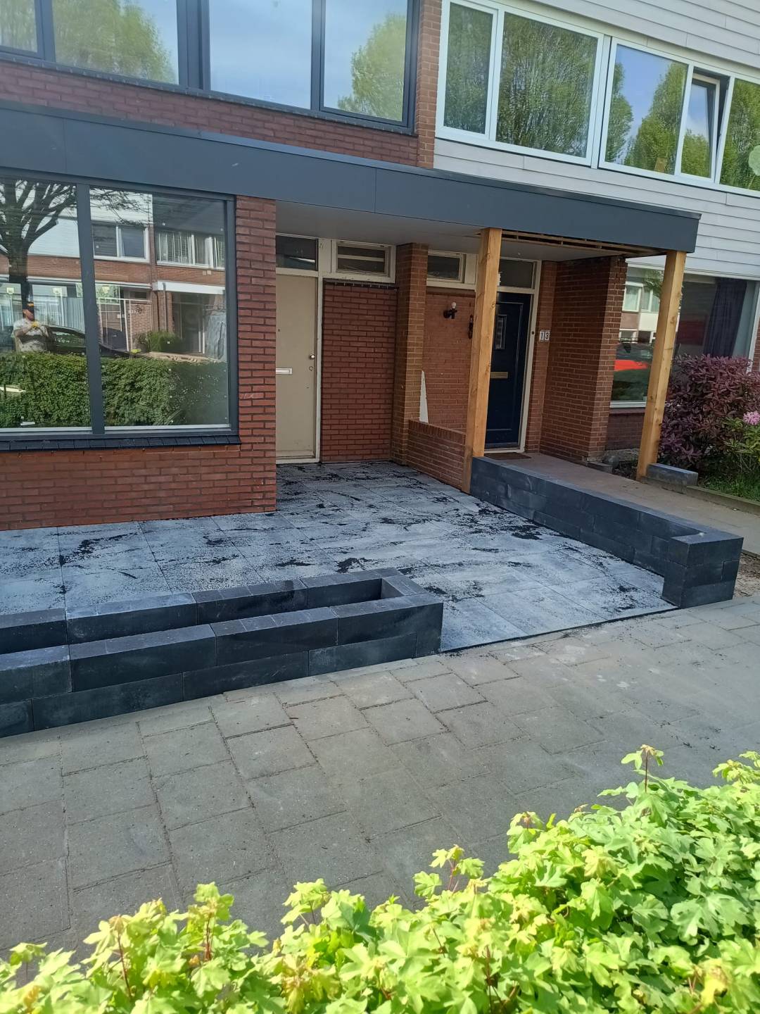 Stapelblokken met betontegels 60x60 — Noord-Brabant